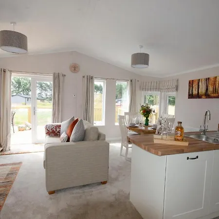 Hollicarrs - Hares Leap Lodge *